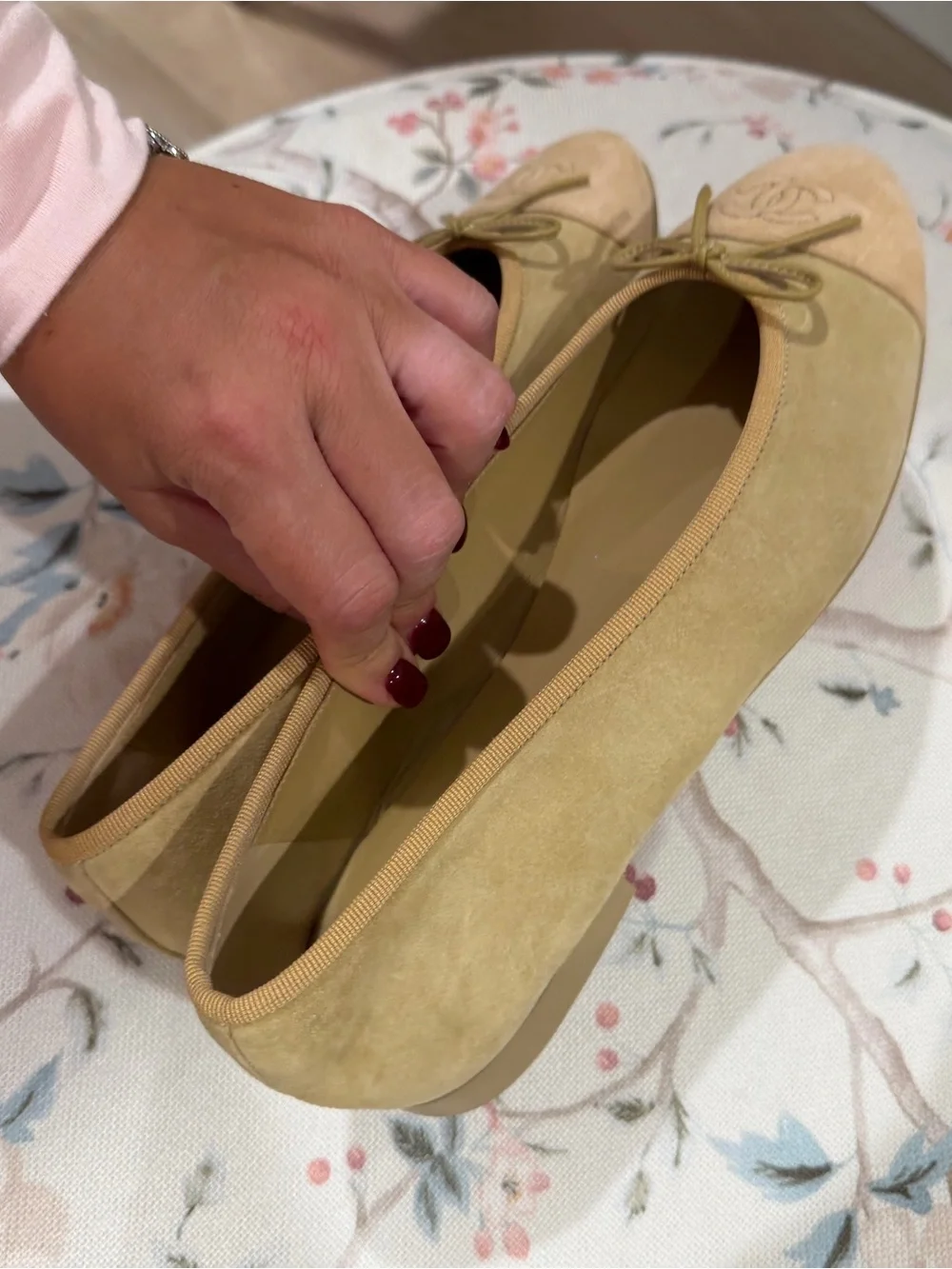 NEW Never worn CHANEL Beige Suede Ballet Flats - Classic Bow Detail